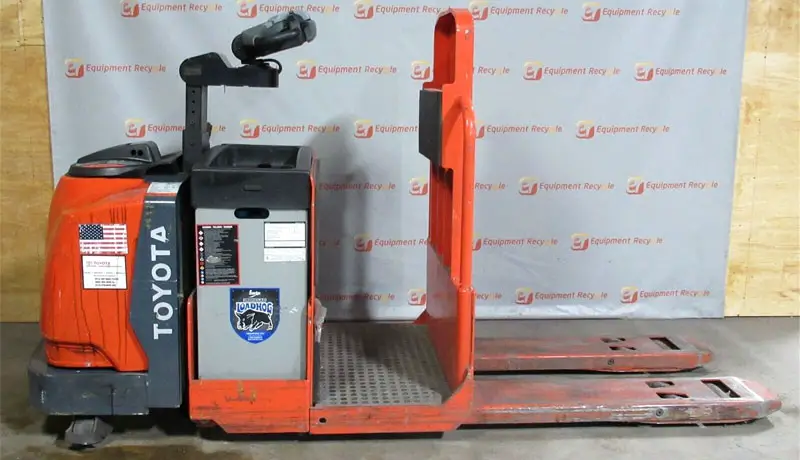 center controlled pallet jack